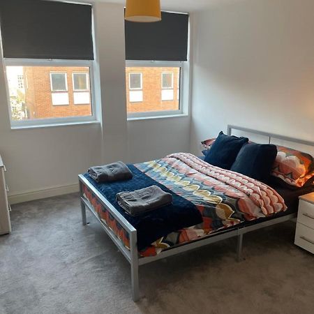 #0202 One Bedroom Serviced Apartment-Free Parking Derby Esterno foto