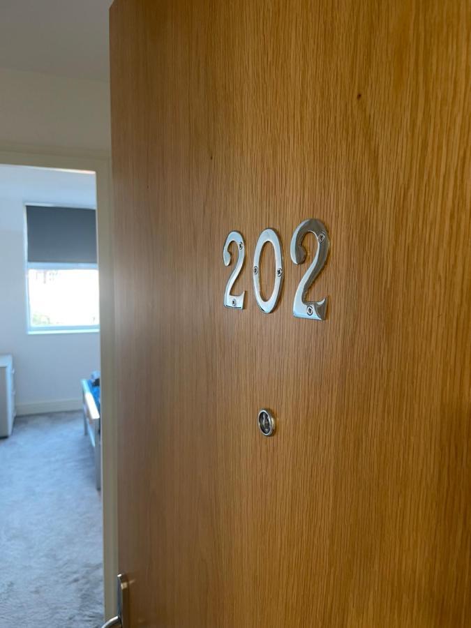 #0202 One Bedroom Serviced Apartment-Free Parking Derby Esterno foto