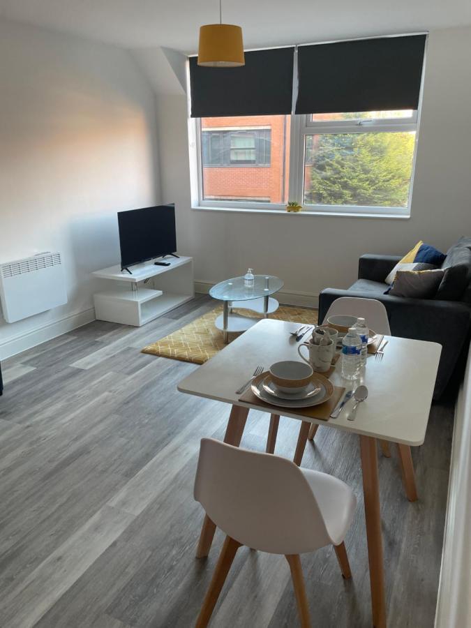 #0202 One Bedroom Serviced Apartment-Free Parking Derby Esterno foto