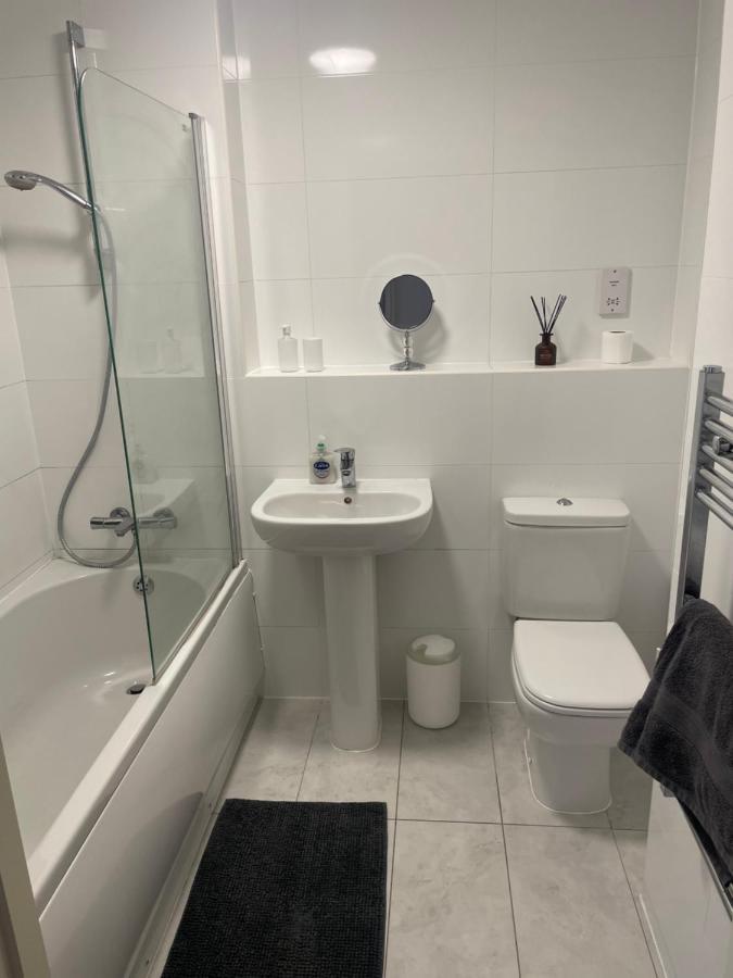 #0202 One Bedroom Serviced Apartment-Free Parking Derby Esterno foto