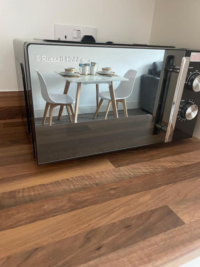 #0202 One Bedroom Serviced Apartment-Free Parking Derby Esterno foto